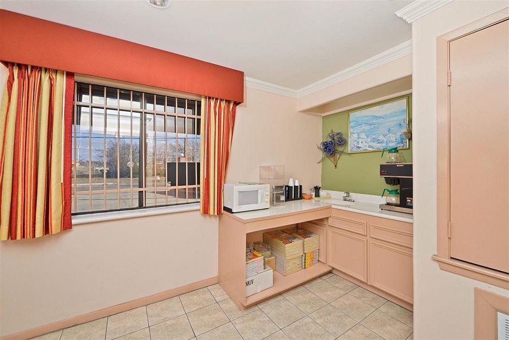Americas Best Value Inn Houston Heights At I-45 Екстер'єр фото