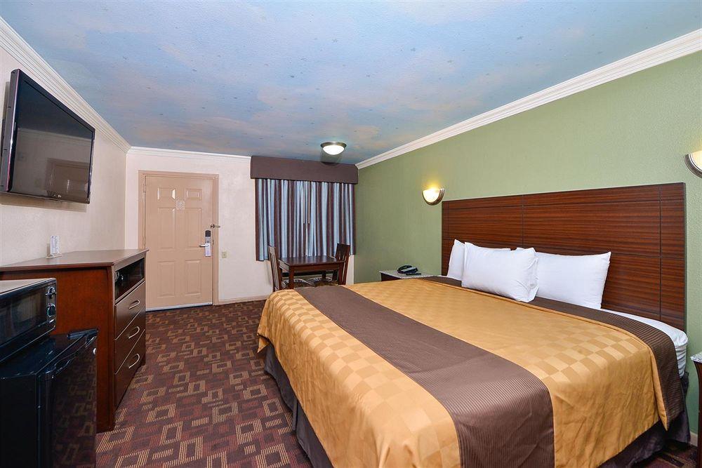 Americas Best Value Inn Houston Heights At I-45 Екстер'єр фото