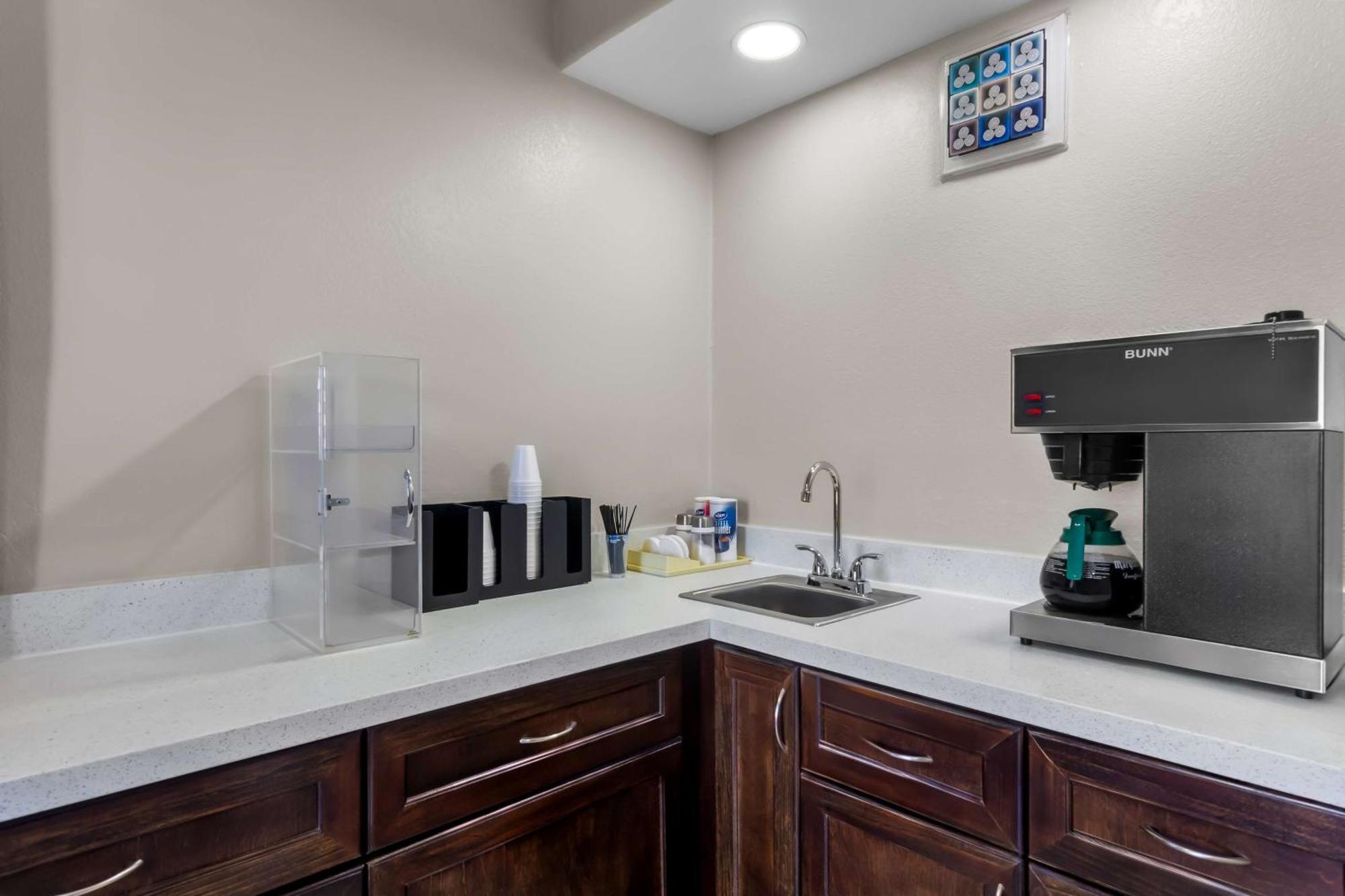 Americas Best Value Inn Houston Heights At I-45 Екстер'єр фото
