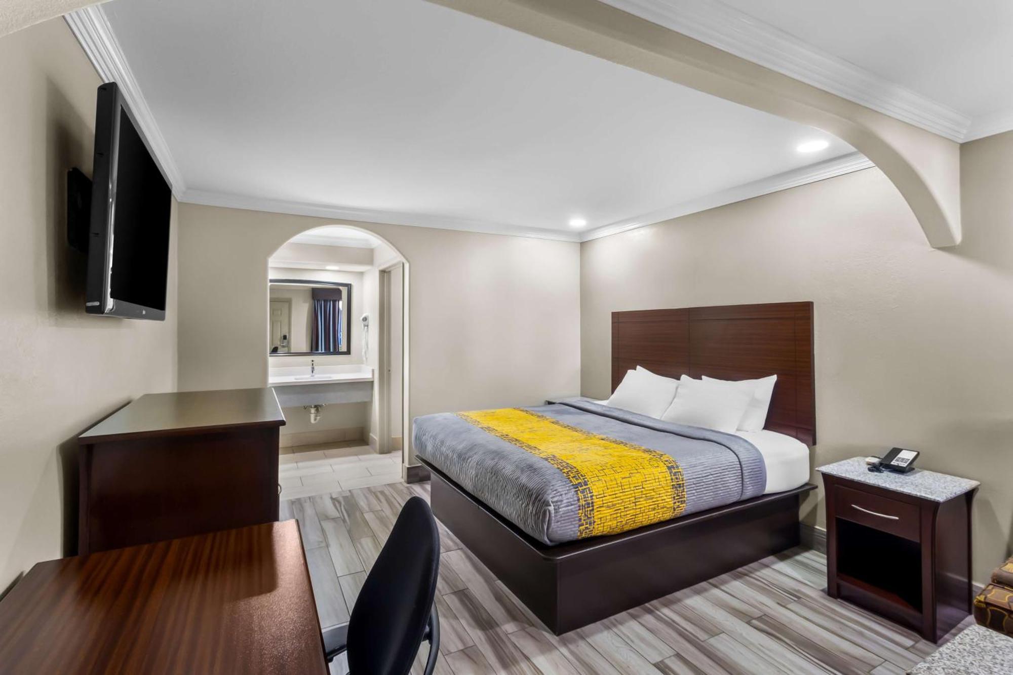 Americas Best Value Inn Houston Heights At I-45 Екстер'єр фото
