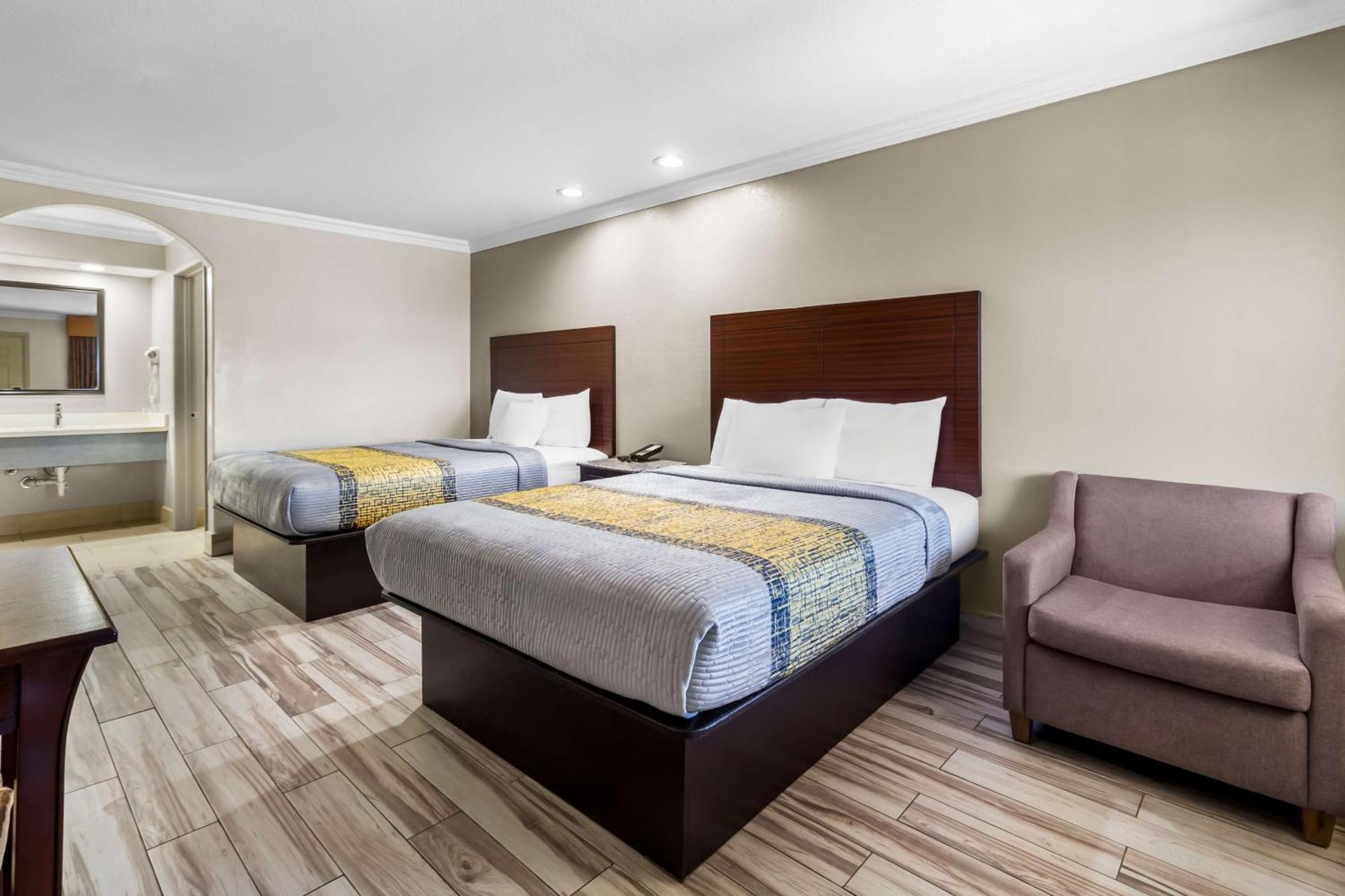 Americas Best Value Inn Houston Heights At I-45 Екстер'єр фото