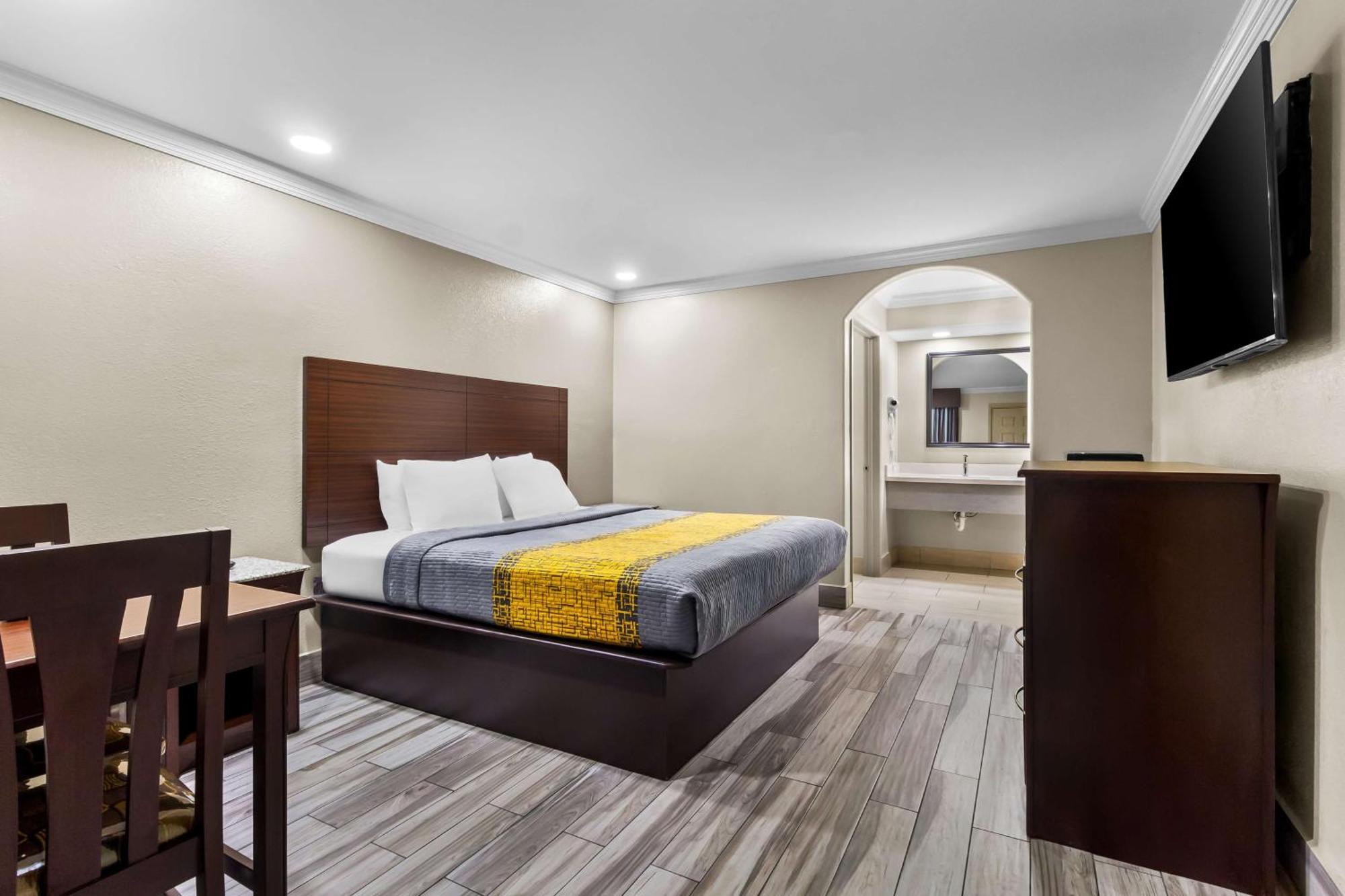 Americas Best Value Inn Houston Heights At I-45 Екстер'єр фото
