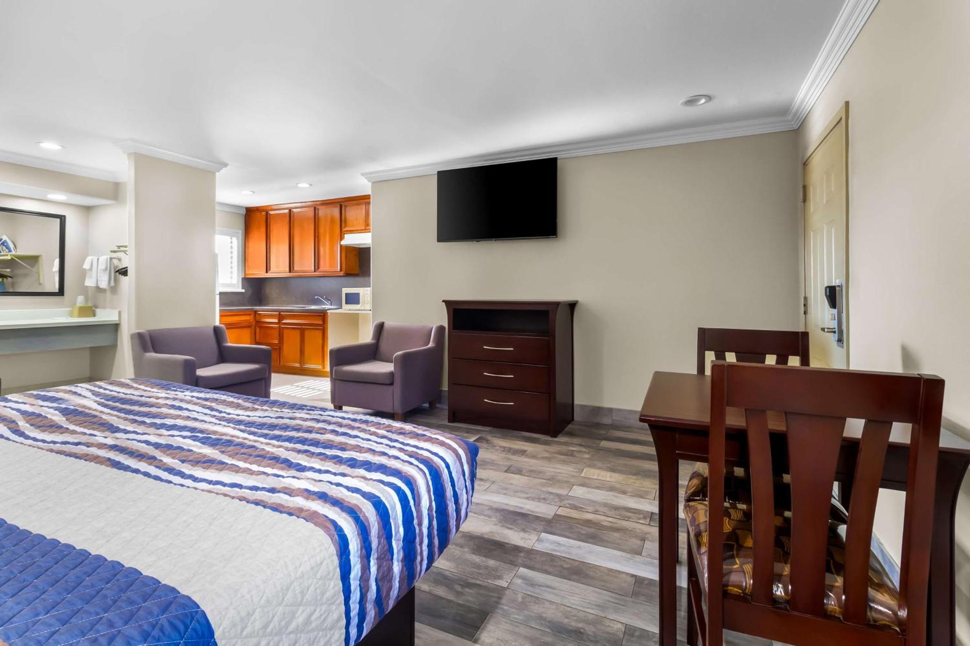 Americas Best Value Inn Houston Heights At I-45 Екстер'єр фото