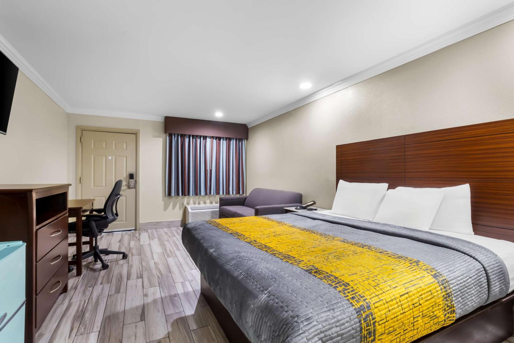 Americas Best Value Inn Houston Heights At I-45 Екстер'єр фото