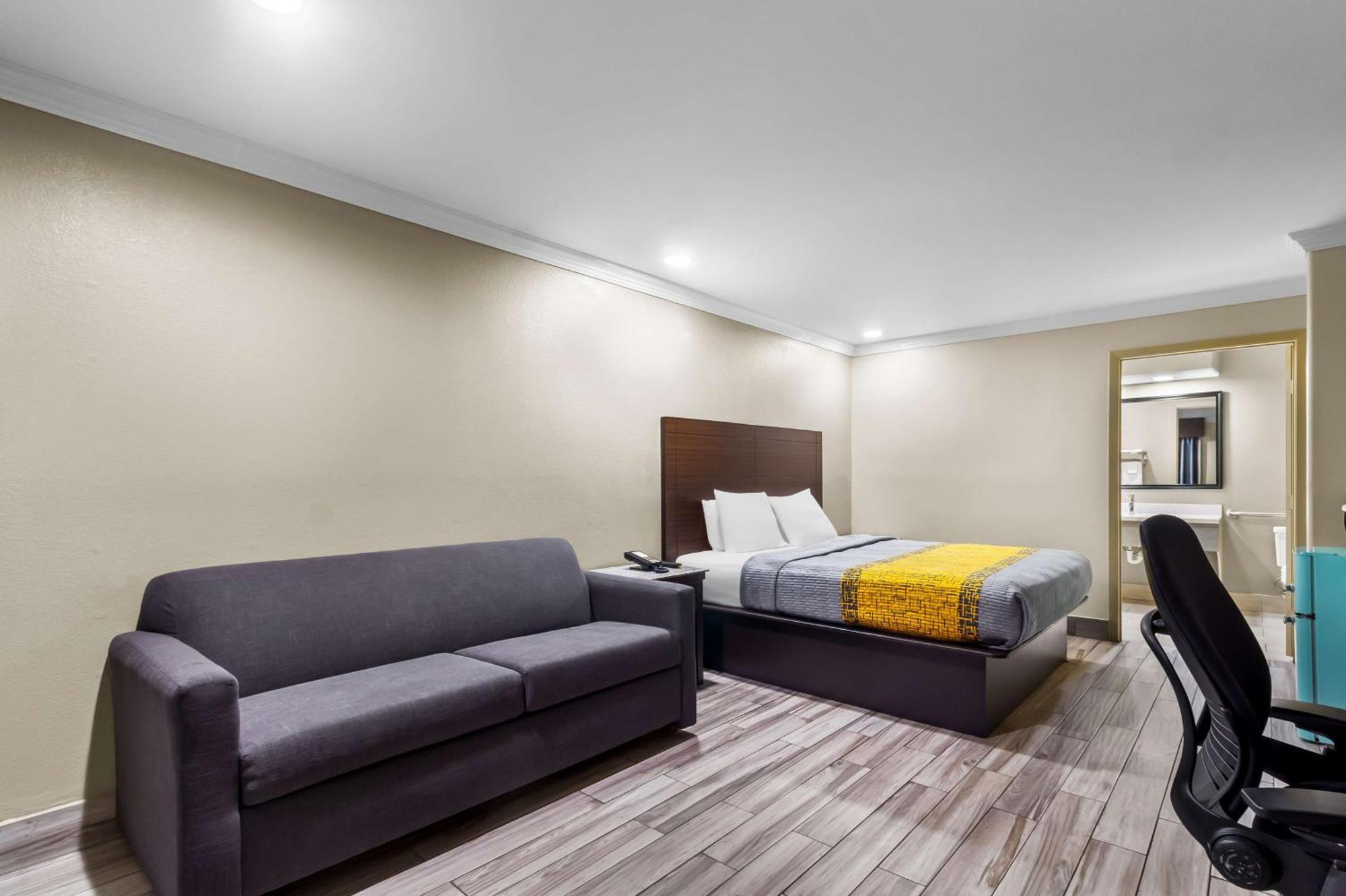Americas Best Value Inn Houston Heights At I-45 Екстер'єр фото