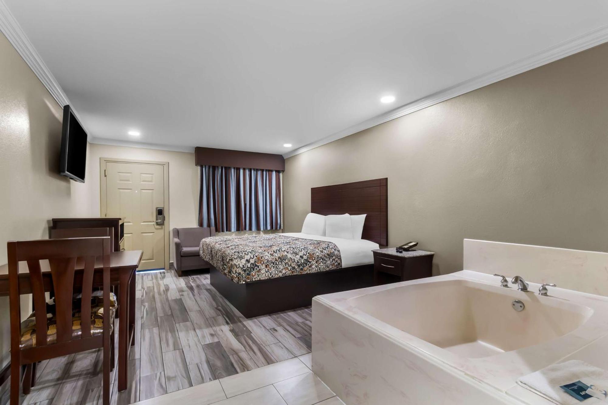 Americas Best Value Inn Houston Heights At I-45 Екстер'єр фото