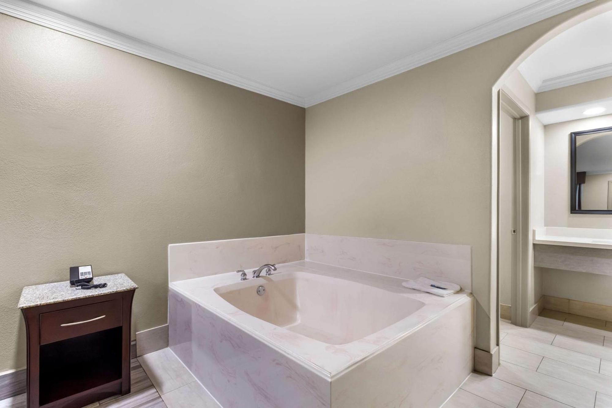 Americas Best Value Inn Houston Heights At I-45 Екстер'єр фото