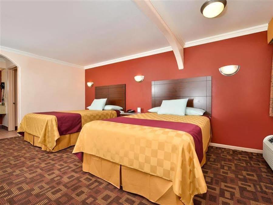 Americas Best Value Inn Houston Heights At I-45 Екстер'єр фото