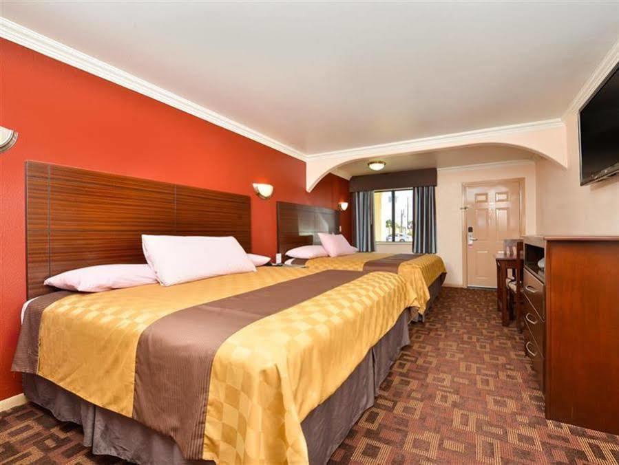 Americas Best Value Inn Houston Heights At I-45 Екстер'єр фото